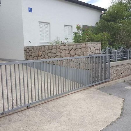 Apartman Zahira Karlobag Exteriör bild