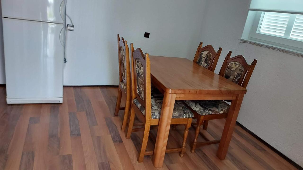 Apartman Zahira Karlobag Exteriör bild