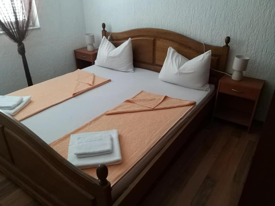 Apartman Zahira Karlobag Exteriör bild