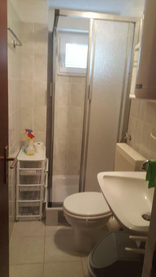 Apartman Zahira Karlobag Exteriör bild